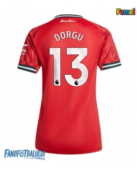Manchester United Patrick Dorgu #13 Tricou Fotbal Replică 2025-26 Femei Acasa